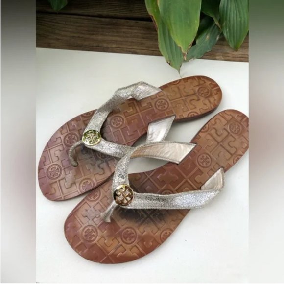 Tory Burch silver with gold tone TB logo women’s sandals size 8.5-9 - Picture 3 of 9